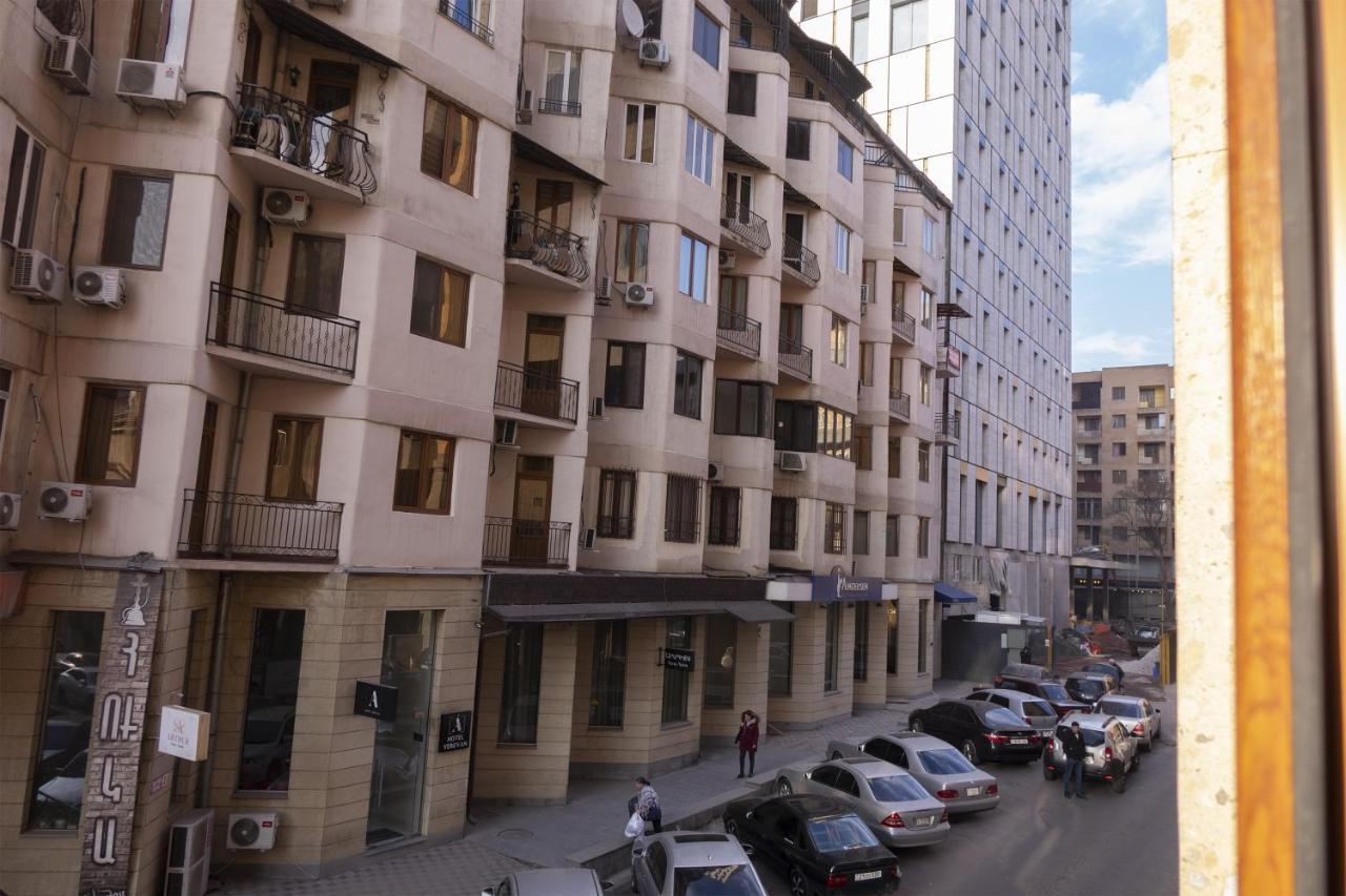 Midcity Hostel Erywań Zewnętrze zdjęcie
